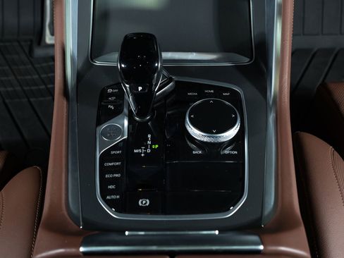 Used 2022 BMW X6 xDrive40i w/ M Sport Package image 32