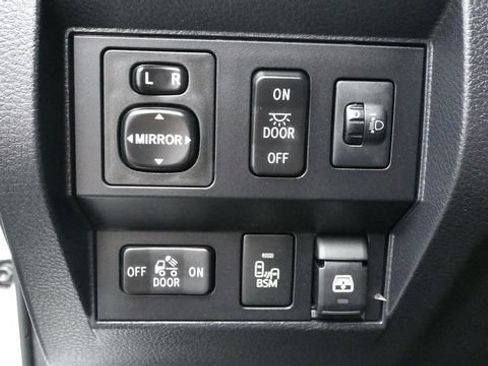 Used 2017 Toyota Tundra SR5 w/ SR5 Upgrade Package AWD/4WD image 23
