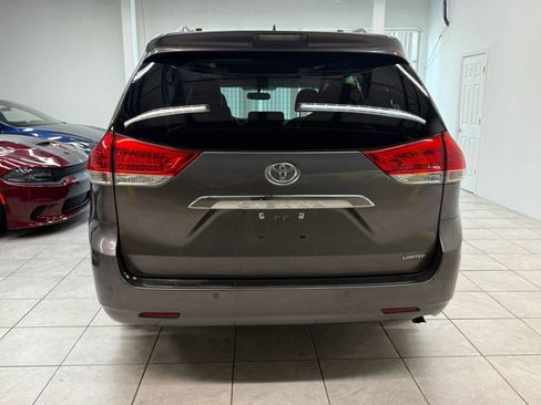 Used 2011 Toyota Sienna Limited image 8