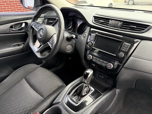 Used 2019 Nissan Rogue SV image 24