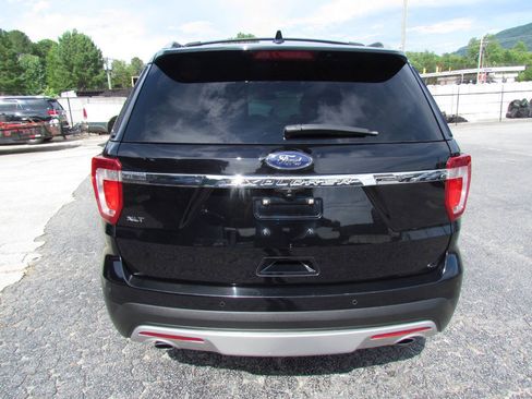 Used 2017 Ford Explorer XLT w/ Equipment Group 202A FWD image 3