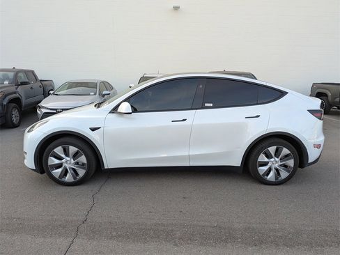 Used 2024 Tesla Model Y Long Range image 2