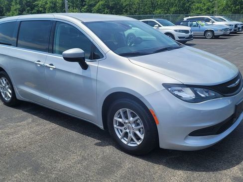 Used 2023 Chrysler Voyager LX FWD image 8