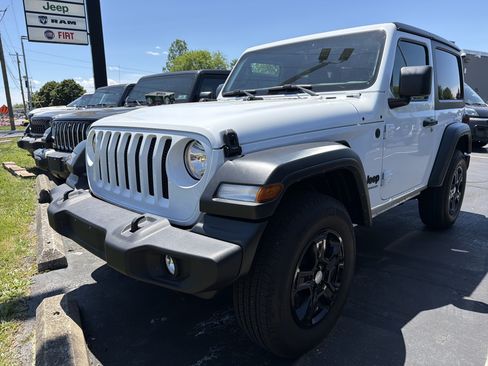 Used 2022 Jeep Wrangler Sport AWD/4WD image 3