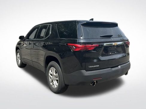 Used 2023 Chevrolet Traverse LS w/ Safety Package FWD image 3