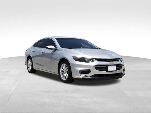 Used 2017 Chevrolet Malibu LT FWD image 1