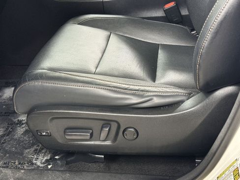 Used 2015 Toyota Highlander Limited AWD/4WD image 26