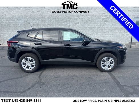 Used 2025 Chevrolet Trax LS image 2