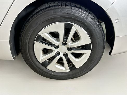 Used 2017 Toyota Prius Four w/ Advanced Technology Package FWD image 11