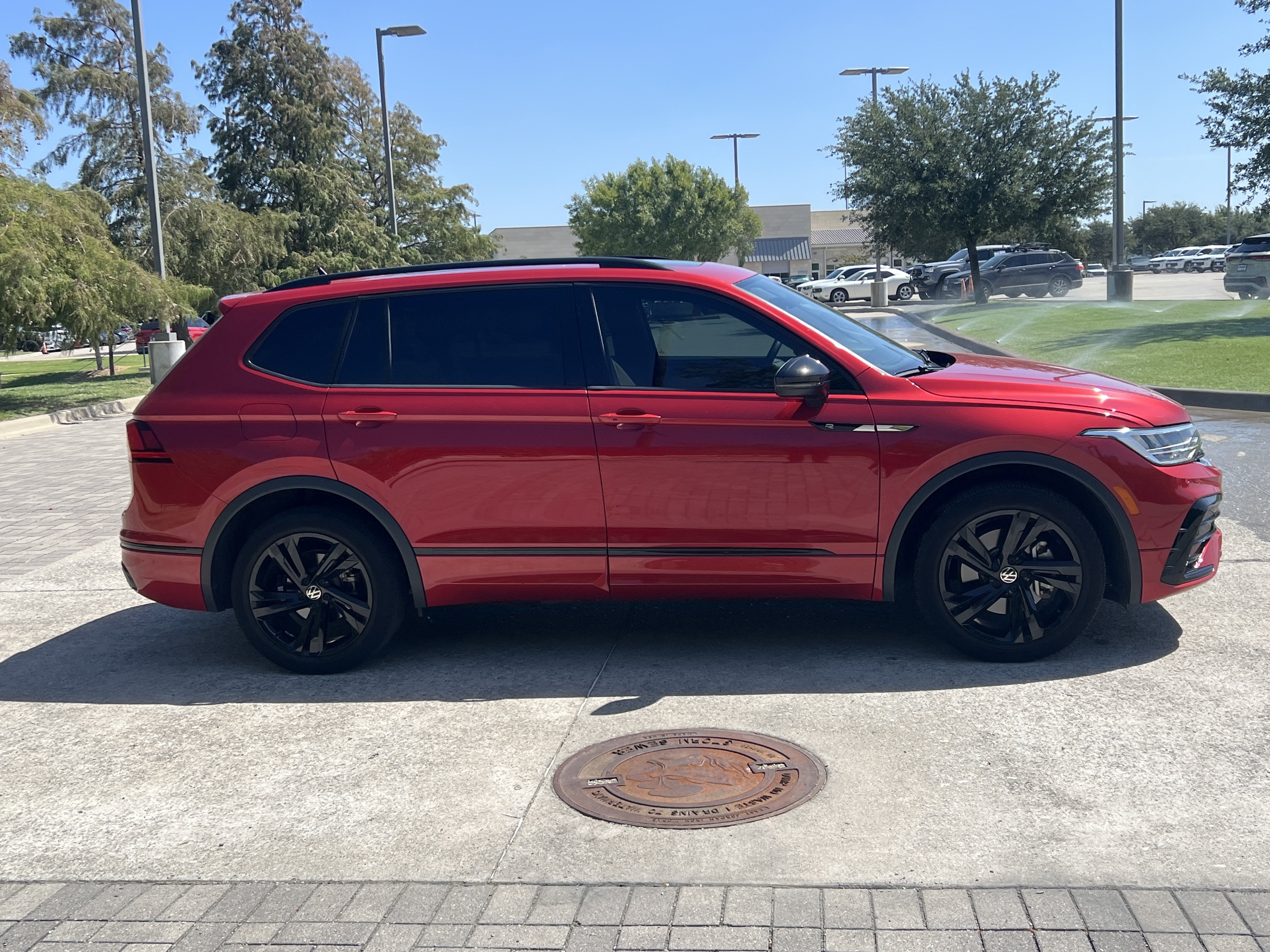 Certified 2024 Volkswagen Tiguan SE R-Line FWD image 10