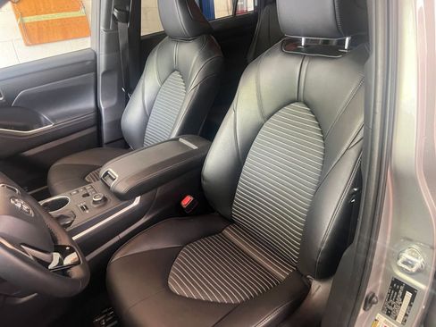 Used 2025 Toyota Highlander XSE image 37