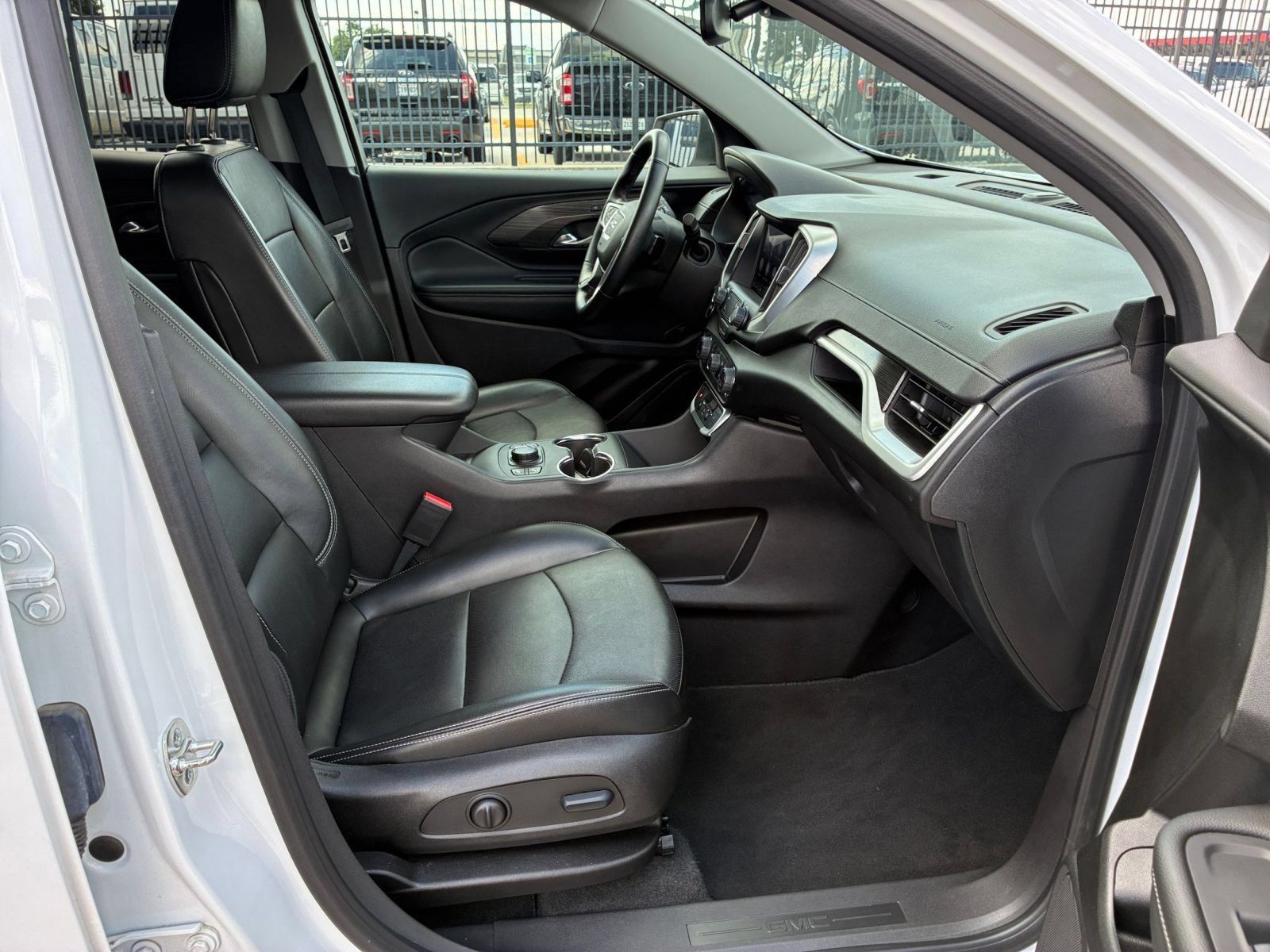 Used 2024 GMC Terrain SLT AWD/4WD image 37