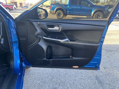 Used 2017 Toyota Camry SE w/ Moonroof Package image 22