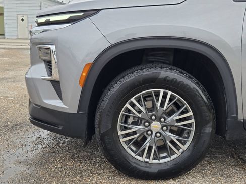Used 2024 Chevrolet Traverse LT FWD image 8