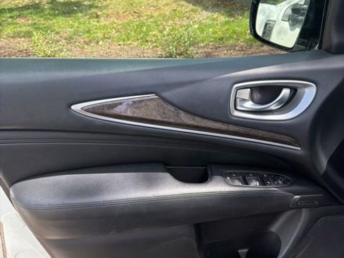 Used 2014 INFINITI QX60 AWD w/ Premium Package image 3