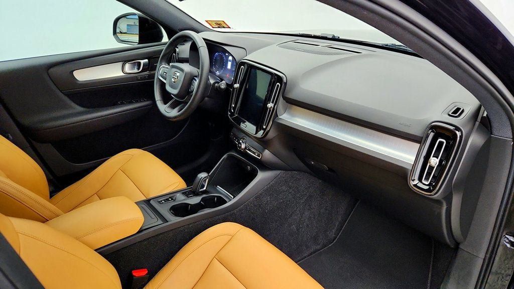 Used 2019 Volvo XC40 T5 Momentum AWD/4WD image 24