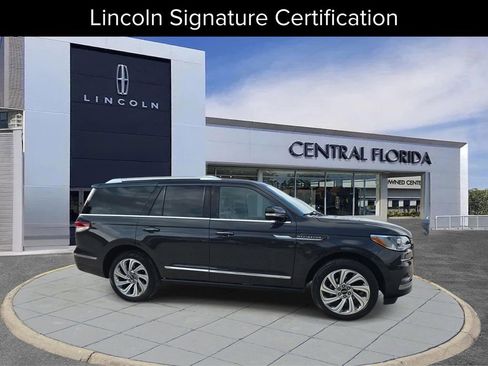 Certified 2024 Lincoln Navigator Reserve AWD/4WD image 1