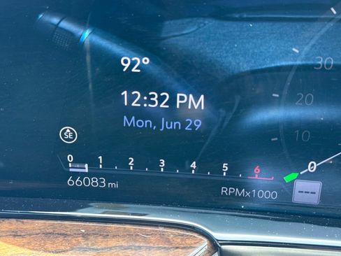 Used 2022 Cadillac Escalade Sport Platinum w/ LPO, ONYX Package AWD/4WD image 16