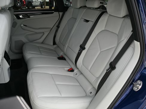 Used 2024 Porsche Macan w/ Premium Plus Package image 11