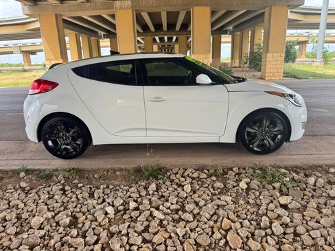 Used 2016 Hyundai Veloster w/ Option Group 02 FWD image 2