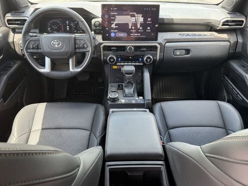 Used 2025 Toyota Tacoma Limited AWD/4WD image 26