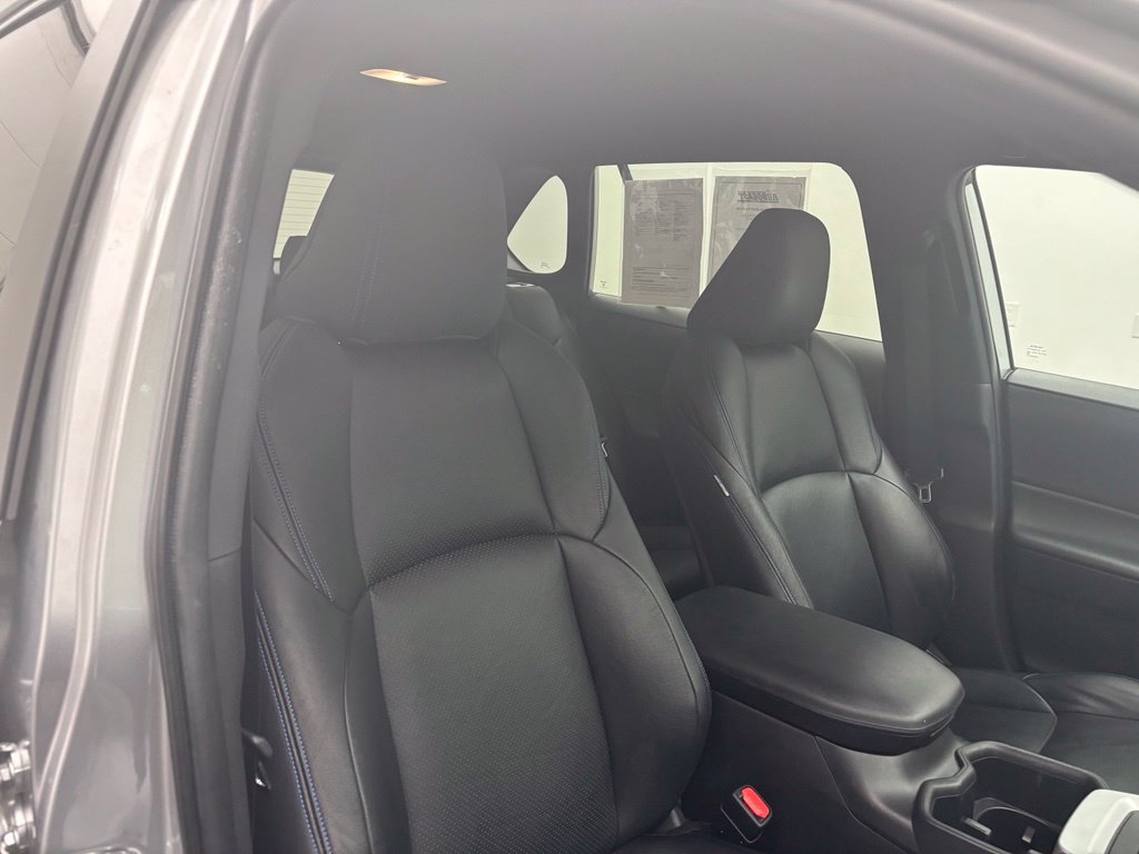 Used 2022 Toyota RAV4 SE w/ SE Grade Weather Package AWD/4WD image 32