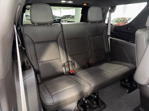 Used 2024 GMC Yukon Denali w/ Advanced Technology Package image 15