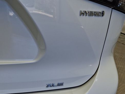 Certified 2020 Toyota Highlander XLE AWD/4WD image 28