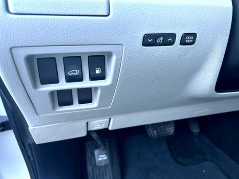 Used 2011 Lexus RX 450h AWD image 12