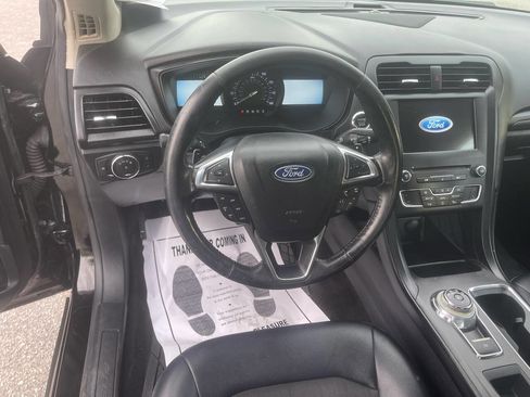 Used 2018 Ford Fusion SE w/ Equipment Group 201A image 16