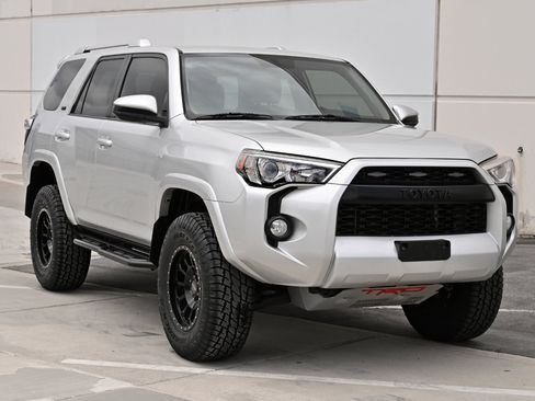 Used 2015 Toyota 4Runner SR5 RWD image 8