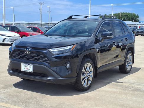Used 2023 Toyota RAV4 XLE Premium FWD image 3