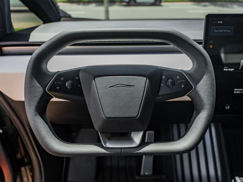 Used 2024 Tesla Cybertruck AWD Crew Cab image 21