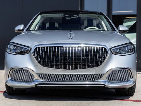 Used 2024 Mercedes-Benz Maybach S 680 4MATIC image 4