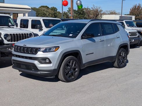 New 2026 Jeep Compass Latitude image 9