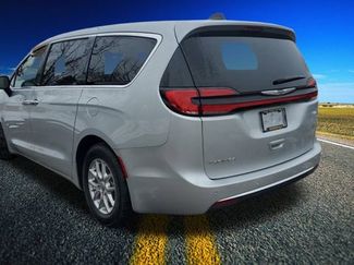 Certified 2024 Chrysler Pacifica Touring-L video 2