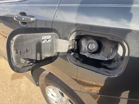 Used 2018 Chevrolet Equinox LT FWD image 11