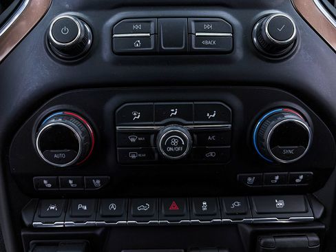 Used 2020 Chevrolet Silverado 1500 High Country w/ Technology Package AWD/4WD image 30