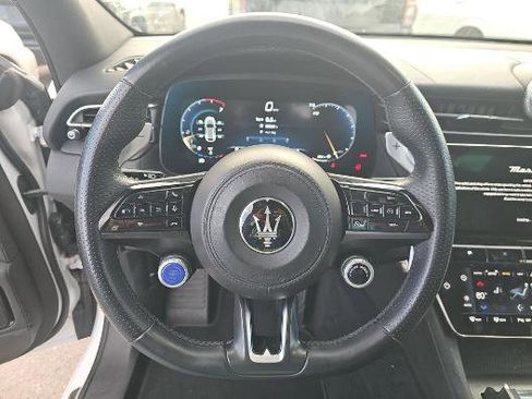Used 2024 Maserati Grecale GT image 21