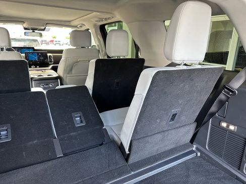 Certified 2025 Ford Expedition Platinum AWD/4WD image 30