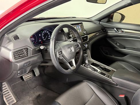 Used 2018 Honda Accord Sport image 4