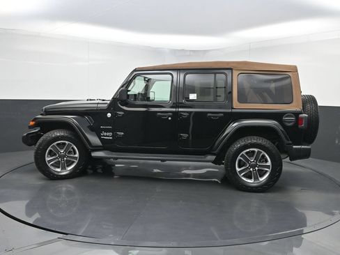 Used 2022 Jeep Wrangler Unlimited Sahara w/ Cold Weather Group AWD/4WD image 39