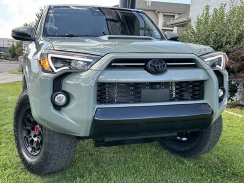 Used 2023 Toyota 4Runner TRD Off-Road Premium w/ Off Road Premium Plus Package AWD/4WD image 4