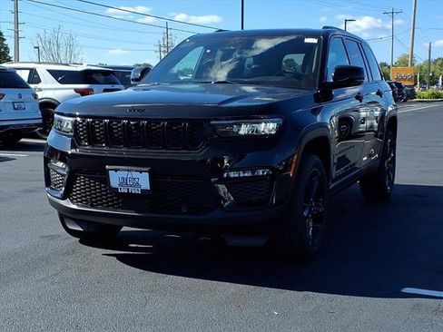 New 2025 Jeep Grand Cherokee Limited w/ Luxury Tech Group II image 2