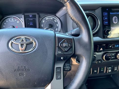 Used 2018 Toyota Tacoma TRD Sport image 24