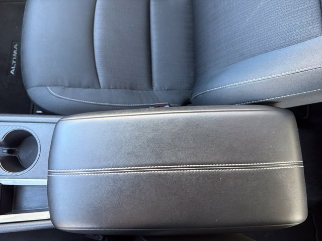 Used 2025 Nissan Altima 2.5 SV FWD image 25