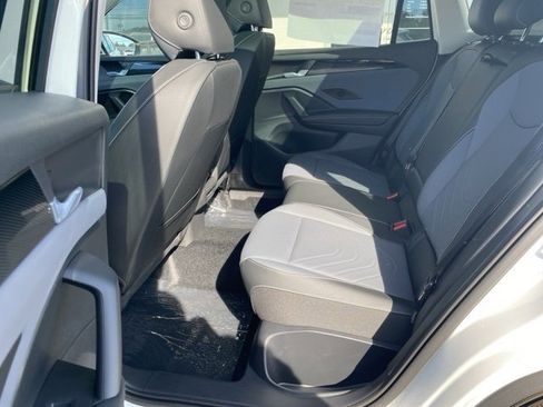 New 2026 Volkswagen Tiguan SE image 60