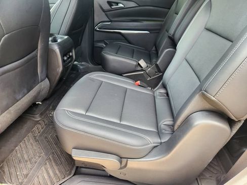 Used 2025 Chevrolet Traverse LT w/ Driver Confidence Package FWD image 28