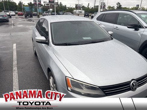 Used 2014 Volkswagen Jetta SE FWD image 1
