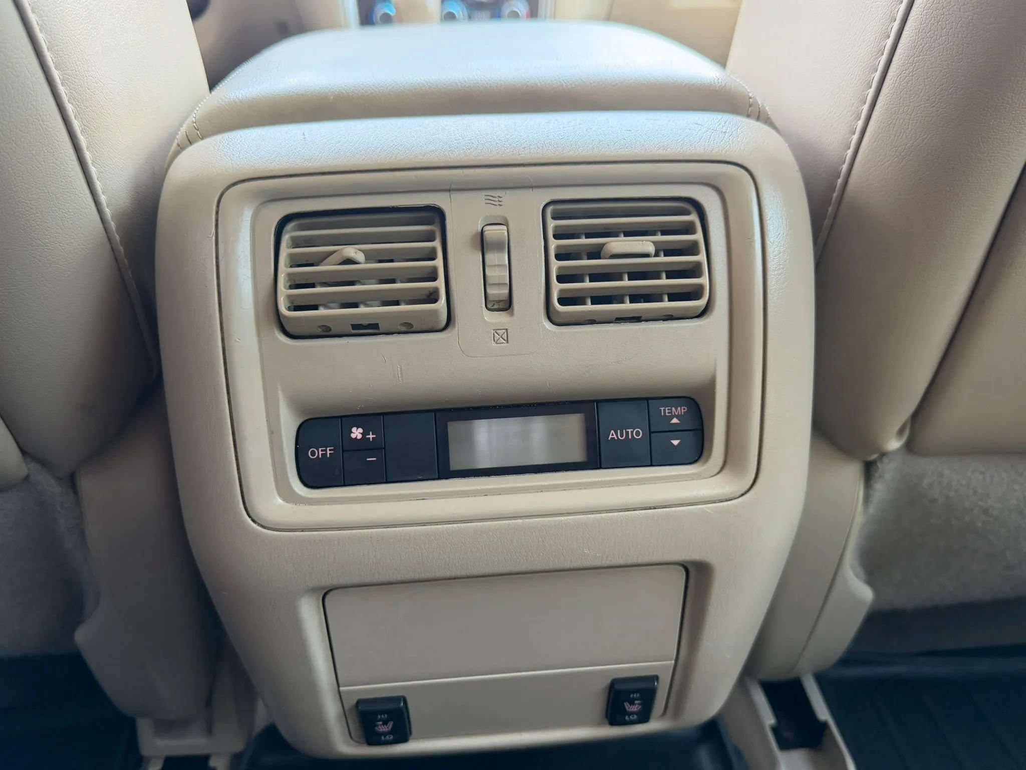 Used 2014 Nissan Pathfinder SL FWD image 29
